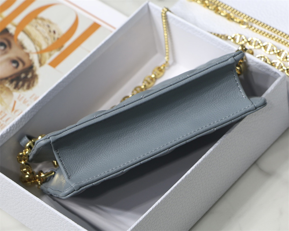D10r CARO ZIPPED POUCH WITH CHAIN Blue S*pple Cannage Calfskin 19 x 14 x 4.5 cm