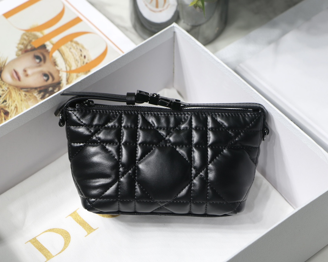 D10r TRAVEL NOMAD POUCH BLACK