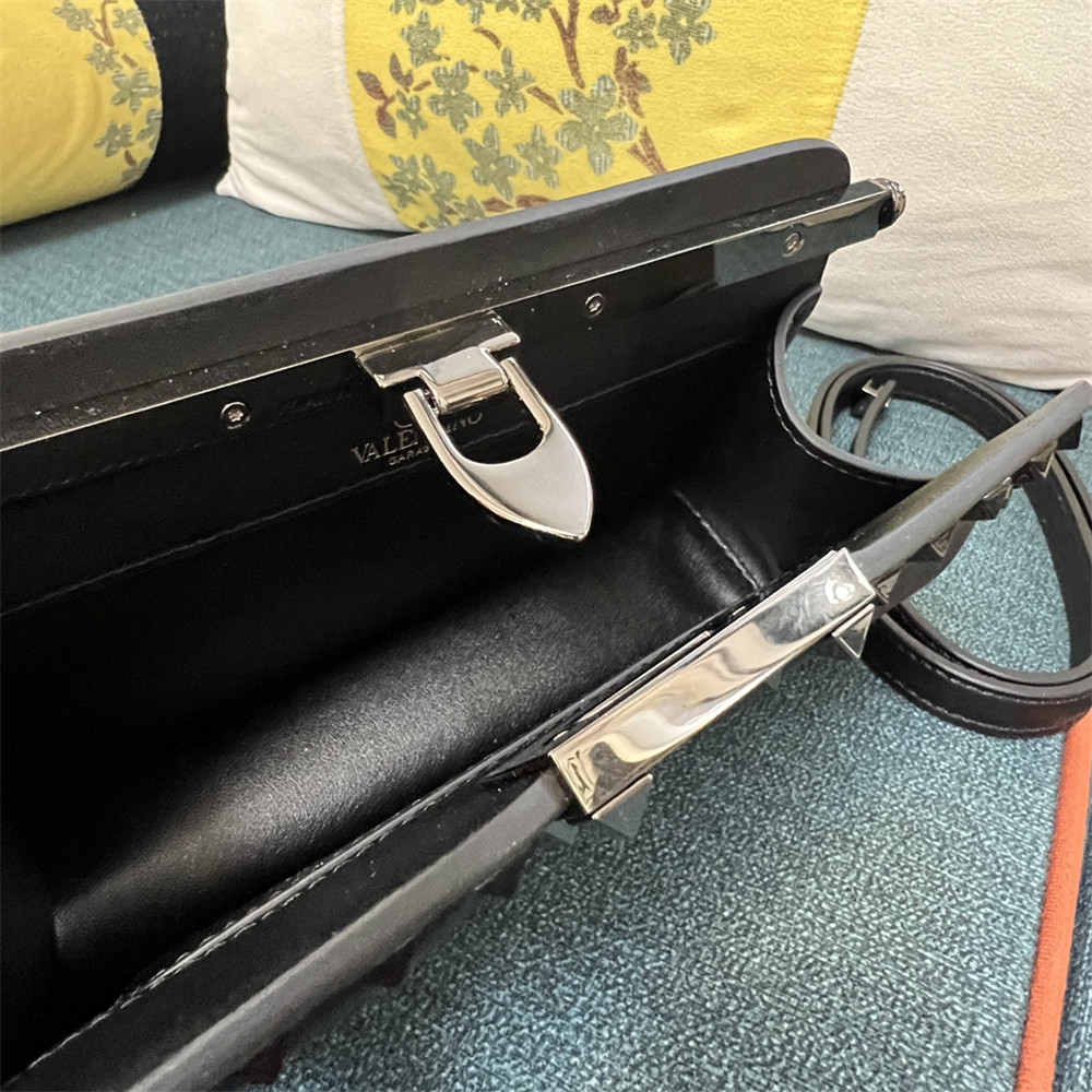 Va1e*ntin0 GARAVANI SMALL ROCKSTUD PADDED NAPPA HANDBAG BLACK