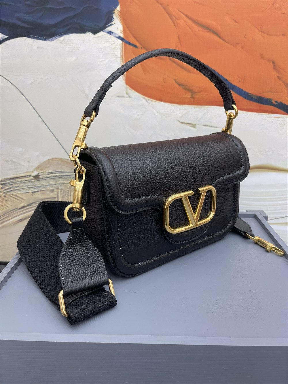 Va1e*ntin0 GARAVANI ALLTIME GRAINY CALFSKIN SHOULDER BAG BLACK 23.5x18X8cm