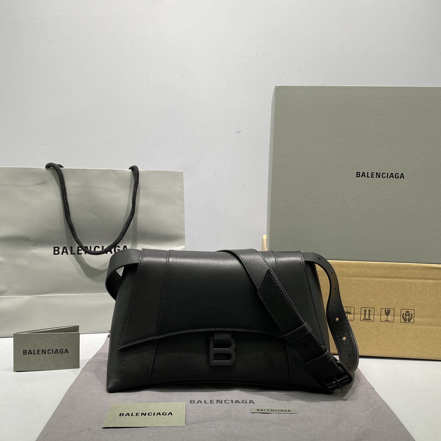 Ba1en*iaga WOMEN'S HOURGLASS HINGE MEDIUM HANDBAG IN BLACK L12 x H6,7 x W4,1 inch