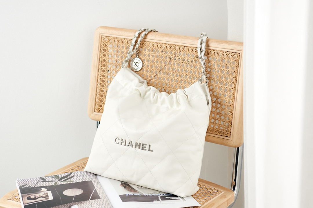 Ch**el 22 SMALL HANDBAG Shiny Calfskin White 13.7×14.4×2.7 in
