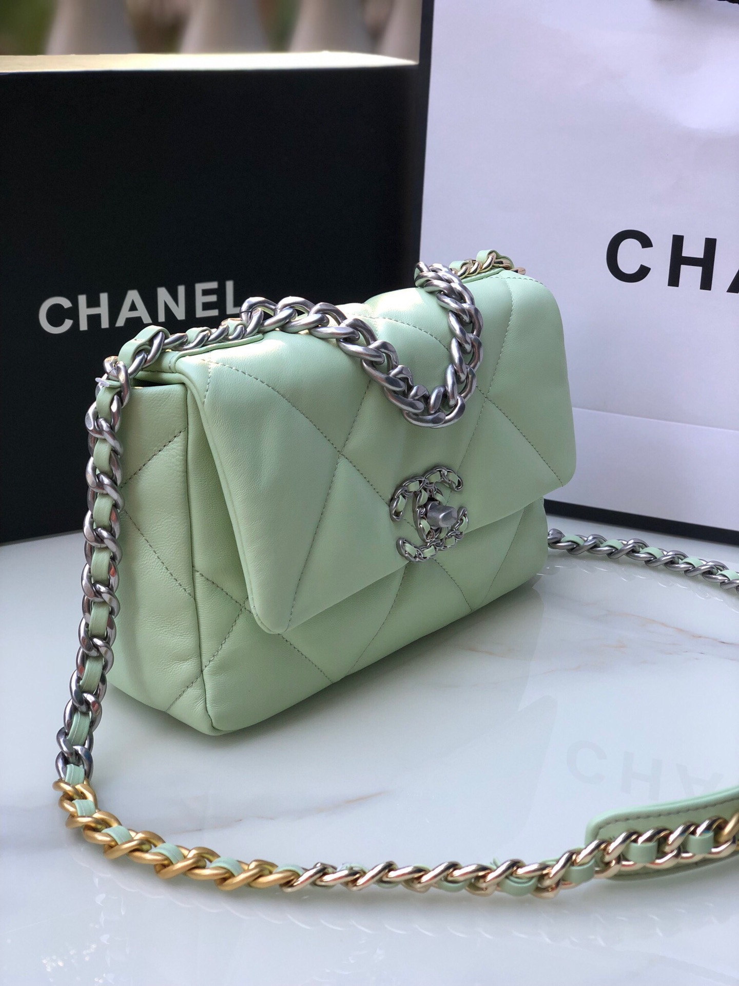 Ch**el 19 HANDBAG Shiny Leather, Gold-Tone, Silver-Tone & Ruthenium-Finish Metal Green 6.2 × 10.1 × 3.5 in