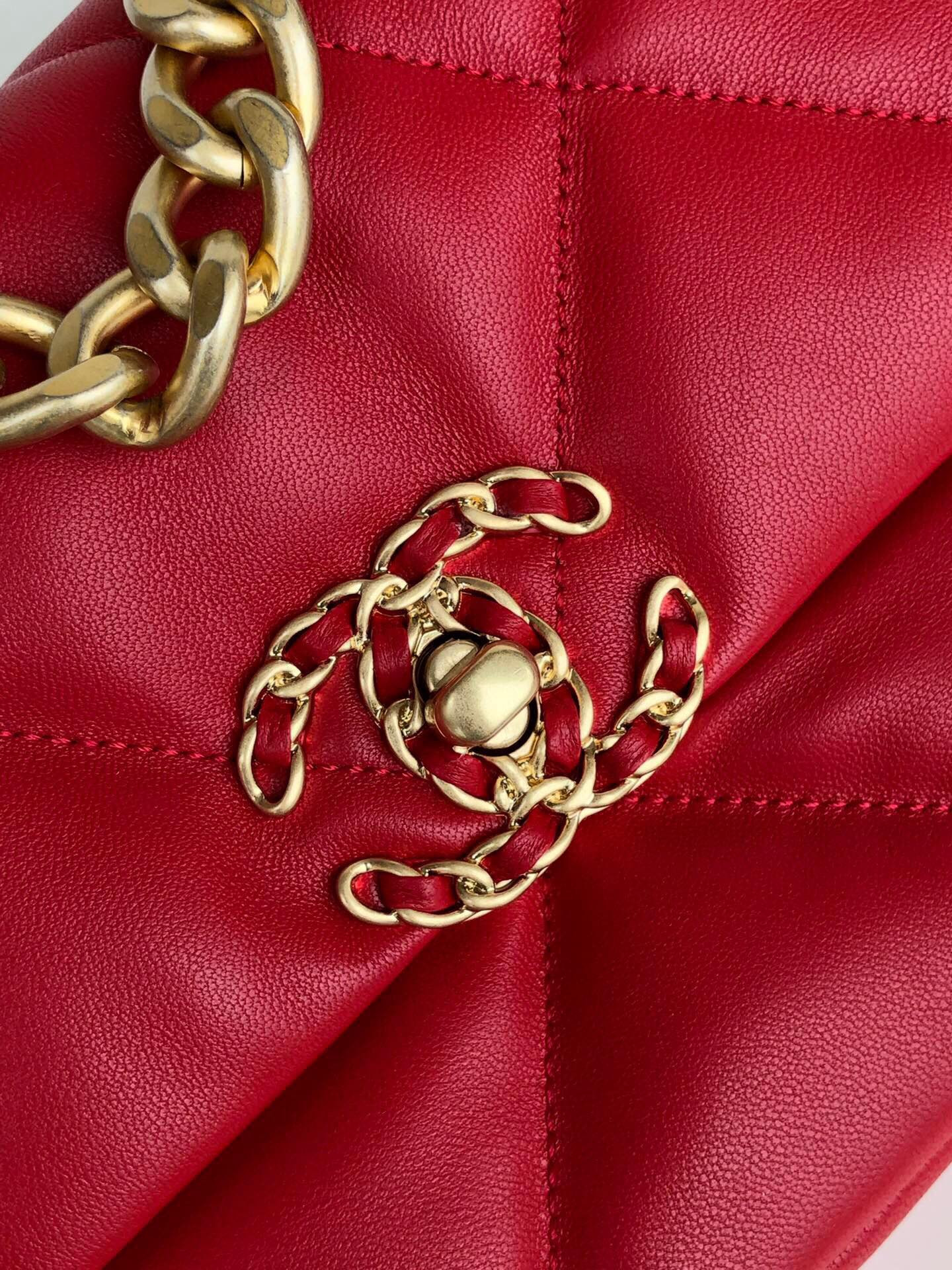 Ch**el 19 HANDBAG Shiny Leather, Gold-Tone, Silver-Tone & Ruthenium-Finish Metal Red 6.2 × 10.1 × 3.5 in