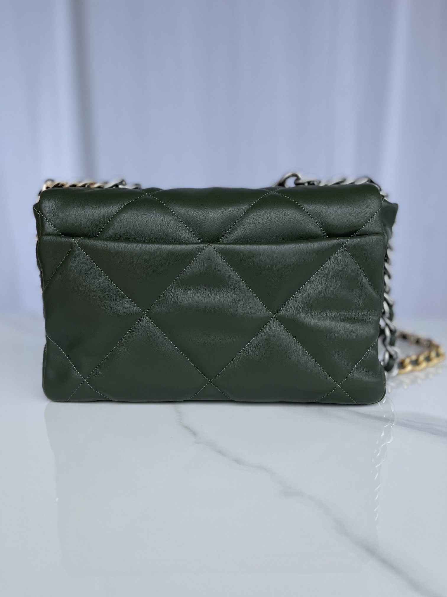 Ch**el 19 LARGE HANDBAG Shiny Leather, Gold-Tone, Silver-Tone & Ruthenium-Finish Metal Dark Green 7.8 × 11.7 × 3.9 in