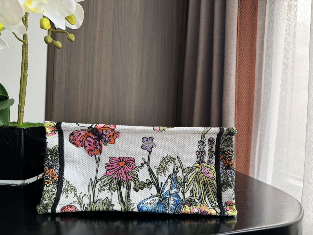 Small D10r BOOK TOTE WHITE MULTICOLOR MEXICO MILLEFIORI EMBROIDERY 10.5 x 8.5 x 5.5 inches