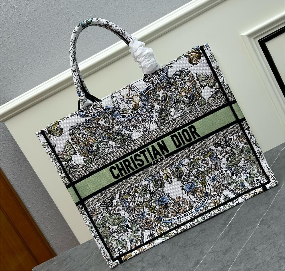 Large D10r BOOK TOTE WHITE MULTICOLOR TOILE DE JOUY MEXICO EMBROIDERY 16.5 x 14 x 7.5 inches