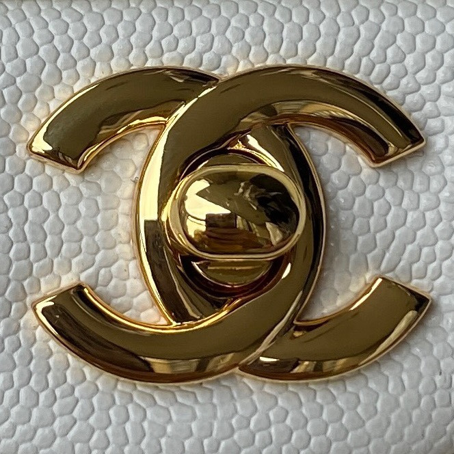 Ch**el SMALL CLASSIC HANDBAG Grained Calfskin & Gold-Tone Metal White 5.7 × 9 × 2.3 in