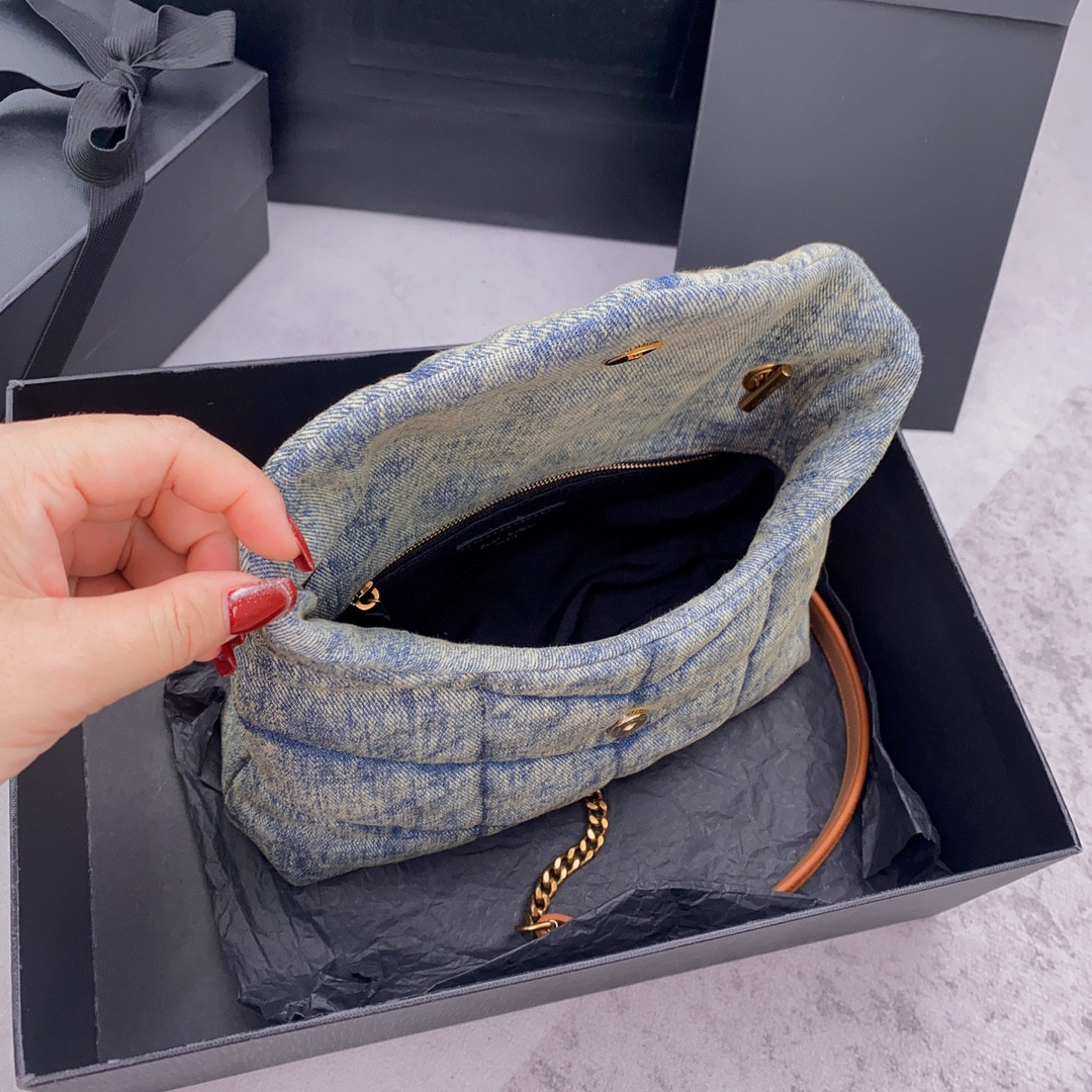 y51 puffer in suede and De*1m light blue 23 x 15.5 x 5.8 cm