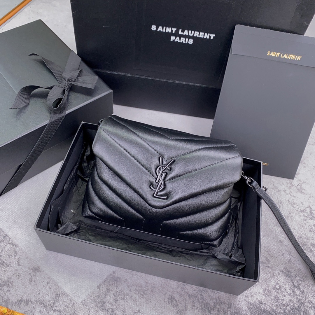 Y51 TOY LOULOU IN QUILTED LEATHER ALL BLACK 7.9 X 5.5 X 3 INCHES