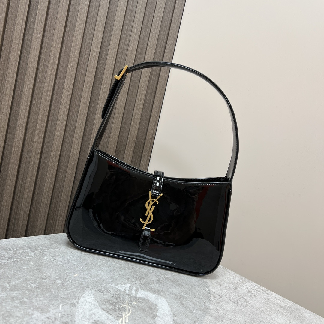Y51 LE 5 À 7 IN SHINY LEATHER BLACK 9 X 6.3 X 2.5 INCHES