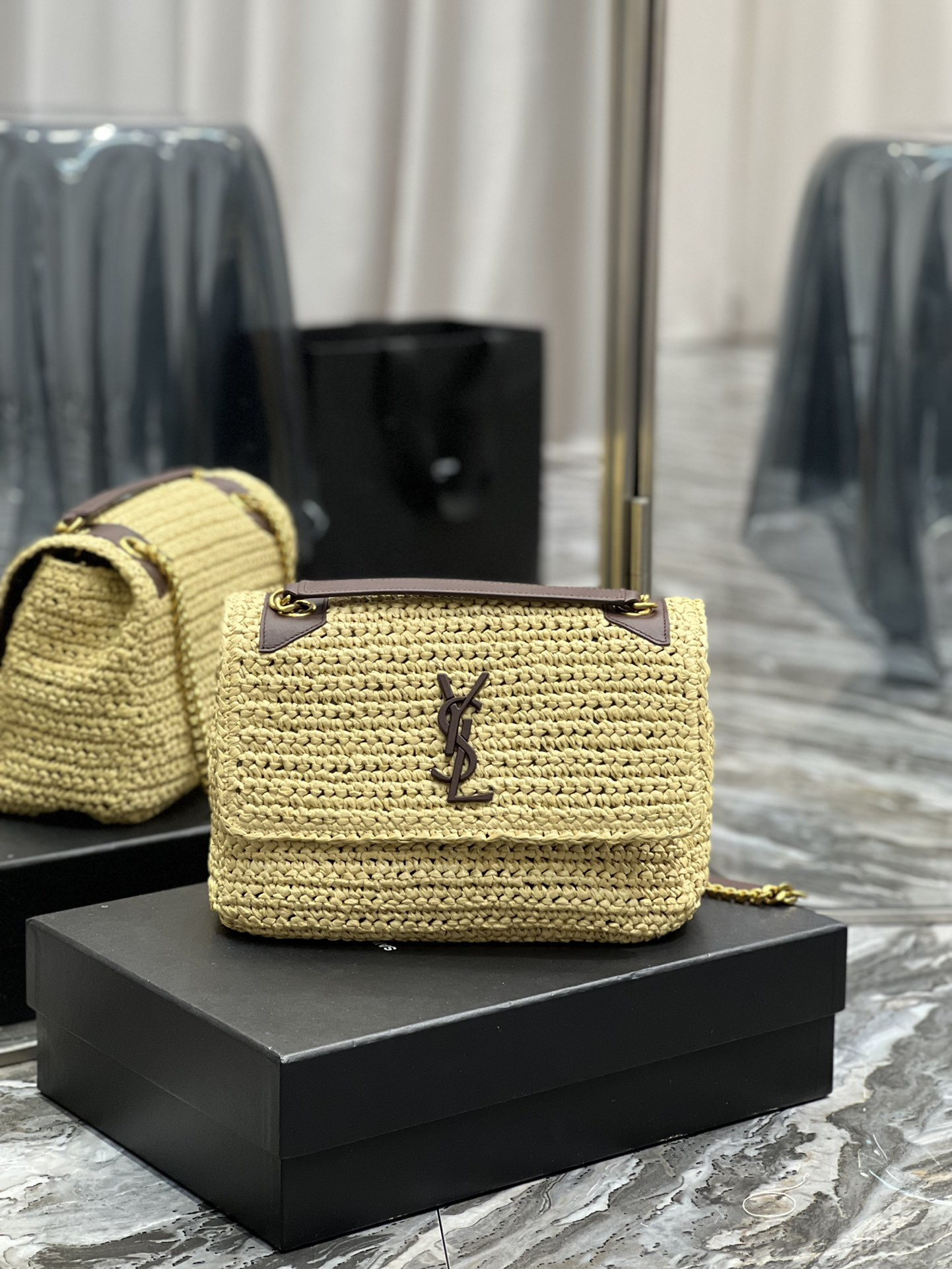 Y51 NIKI MEDIUM CHAIN BAG IN RAFFIA AND LEATHER BEIGE 11 X 7.8 X 3.3 INCHES