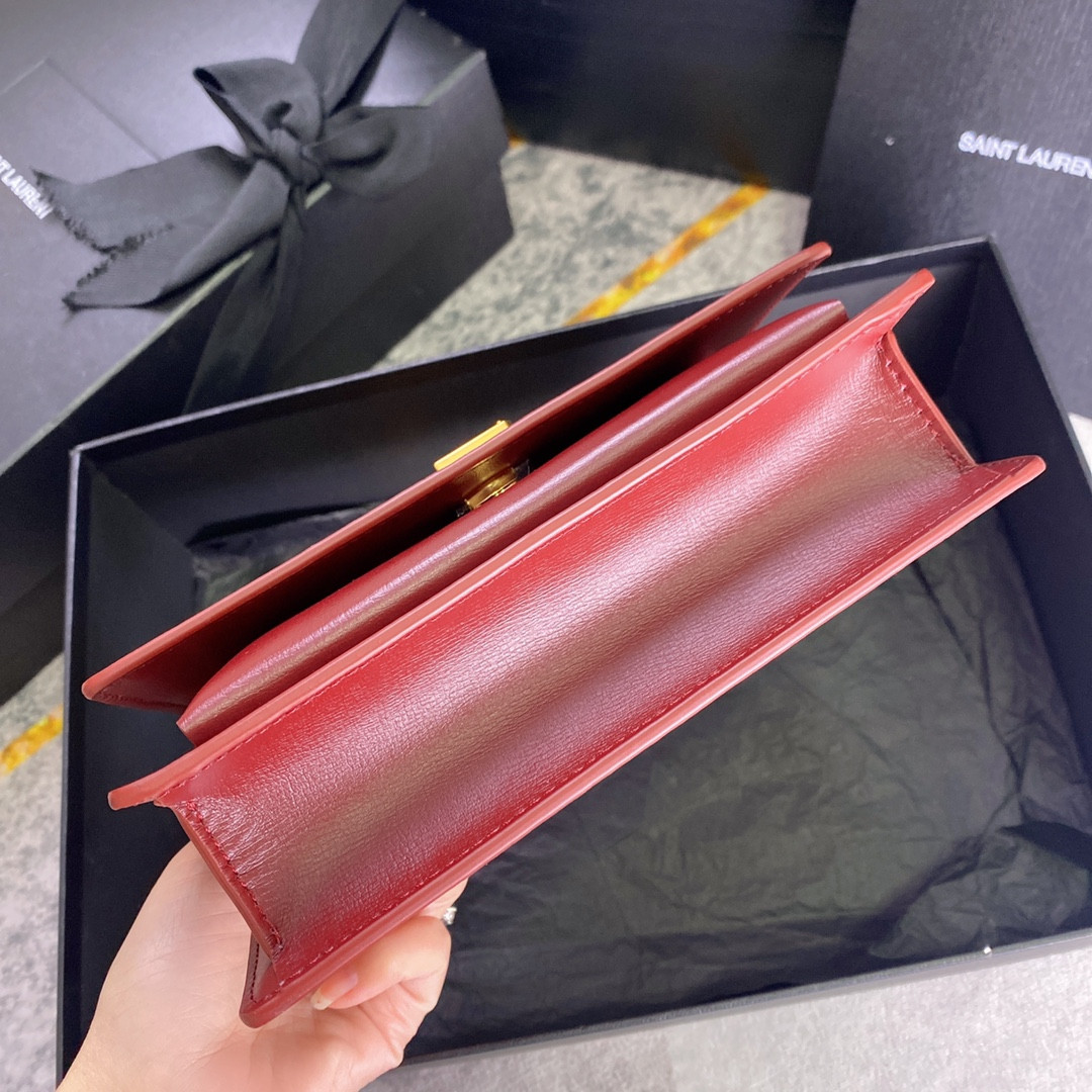 Y51 SUNSET CHAIN WALLET IN SMOOTH LEATHER 7.4 X 5.5 X 2.1 INCHES
