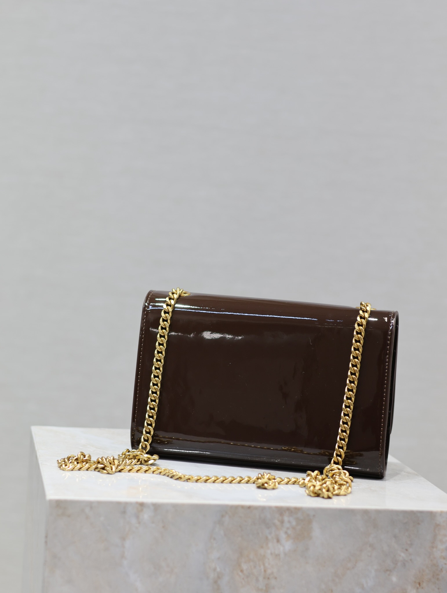 Y51 KATE SMALL IN SHINY LEATHER COFFEE 7.8 X 4.9 X 1.9 INCHES