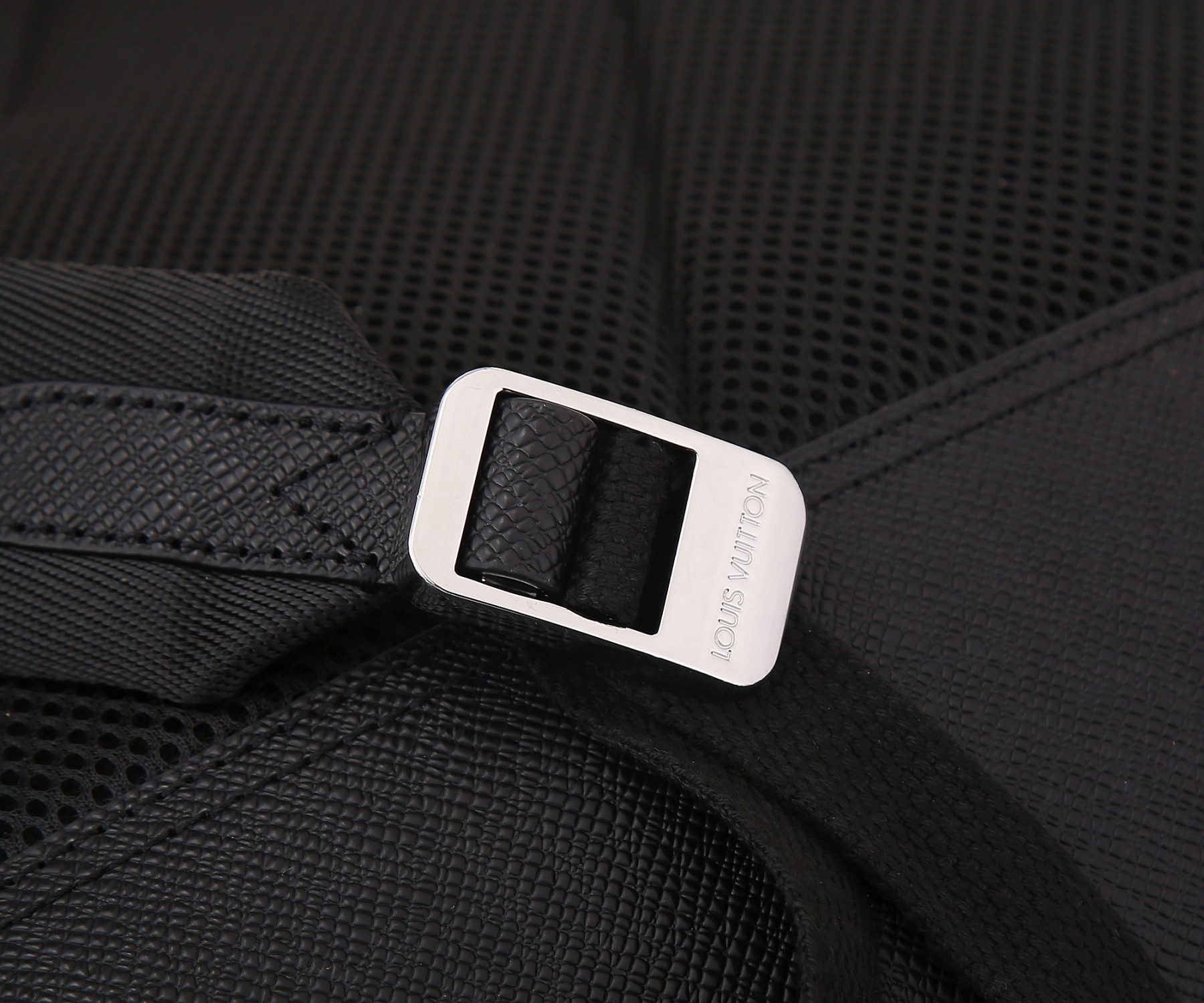 L0vis Vvtt0n M30977 Avenue Backpack 40 x 31 x 15 cm