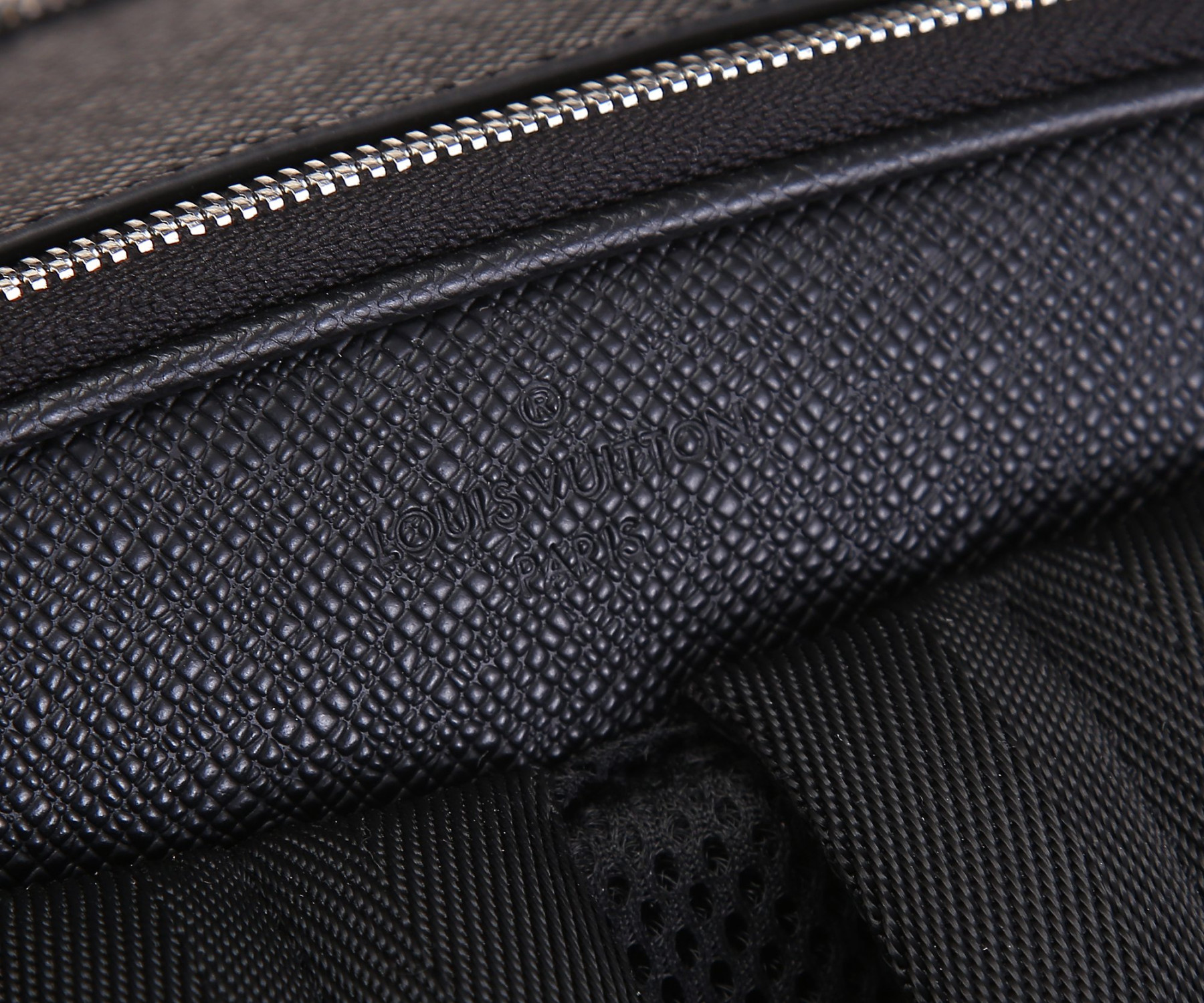 L0vis Vvtt0n M30977 Avenue Backpack 40 x 31 x 15 cm