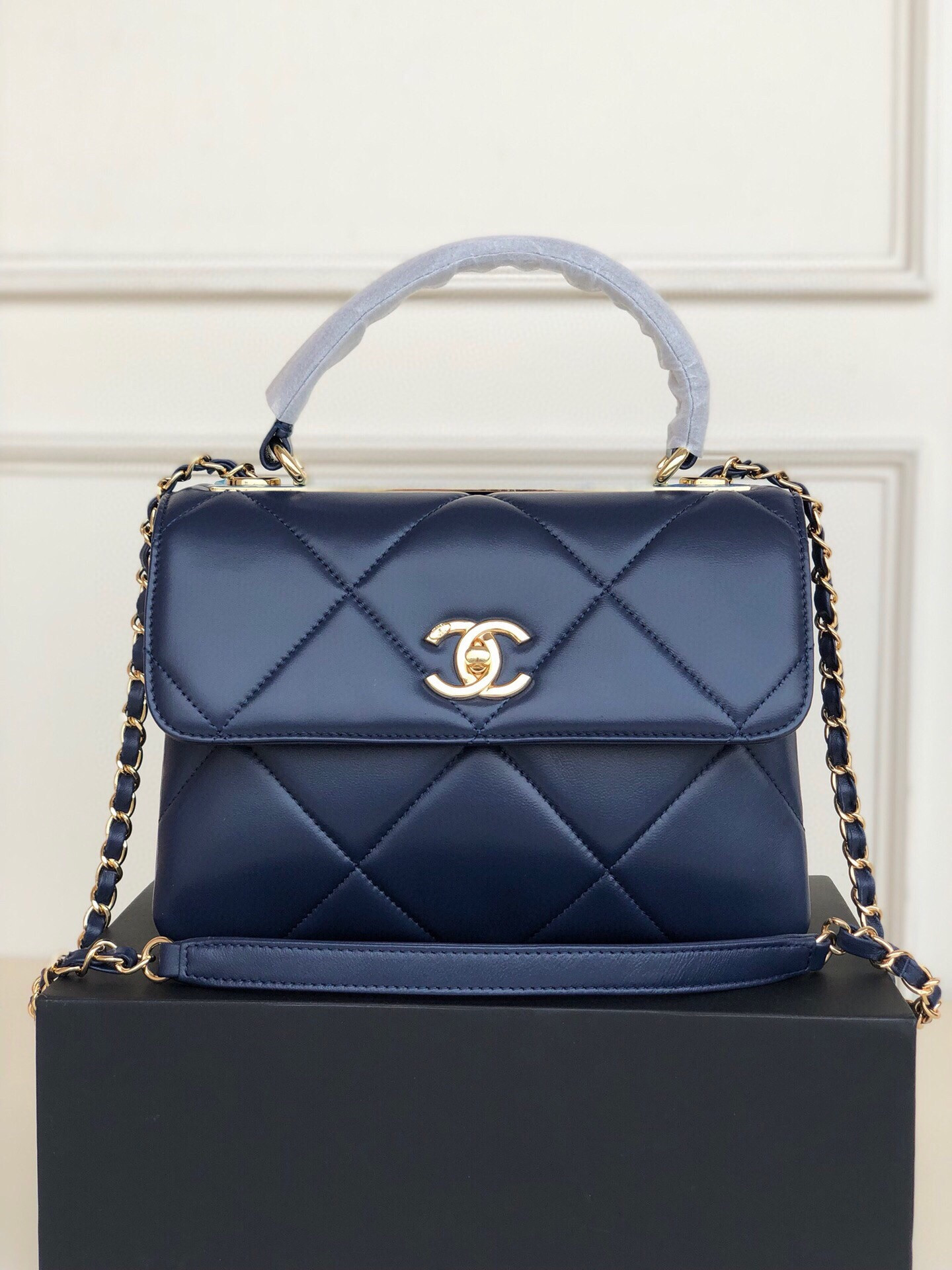 Ch**el FLAP BAG WITH TOP HANDLE 6.6 × 9.8 × 4.7 in