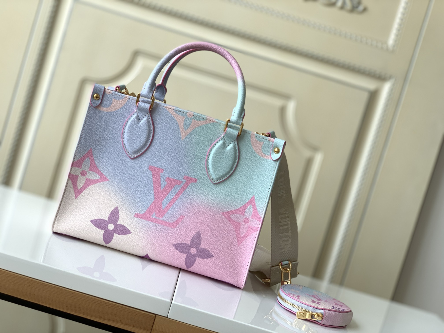 LV onthego pm m59856 25 x 19 x 11.5CM