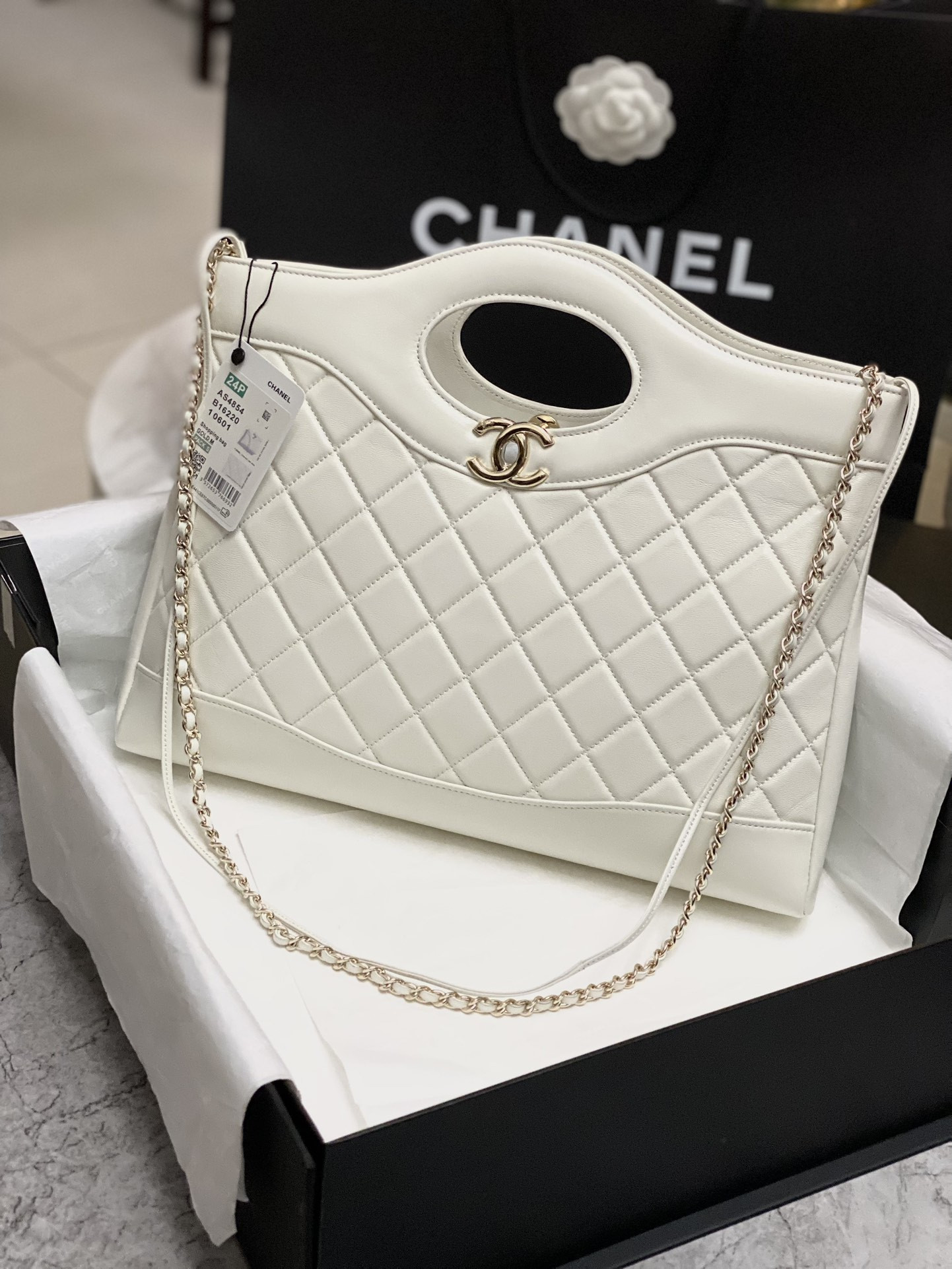 Ch**el  SHOPPING BAG Shiny Lambskin & Gold-Tone Metal 35x39x8cm