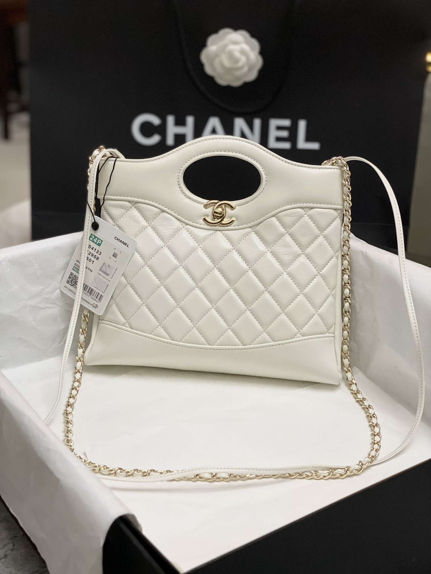 Ch**el MINI SHOPPING BAG Shiny Lambskin & Gold-Tone Metal 22x23x5.5cm