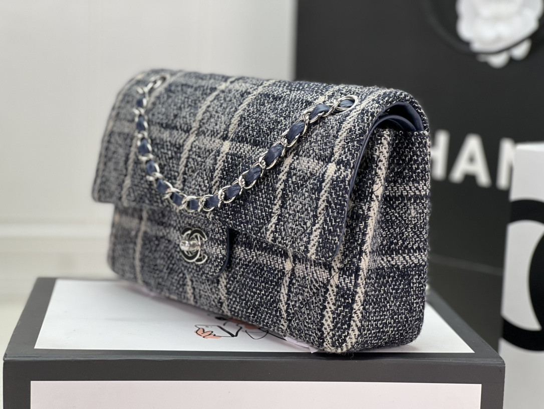 Ch**el CLASSIC 11.12 HANDBAG Tweed & Silver-Tone Metal  6 × 9.9 × 2.5 in
