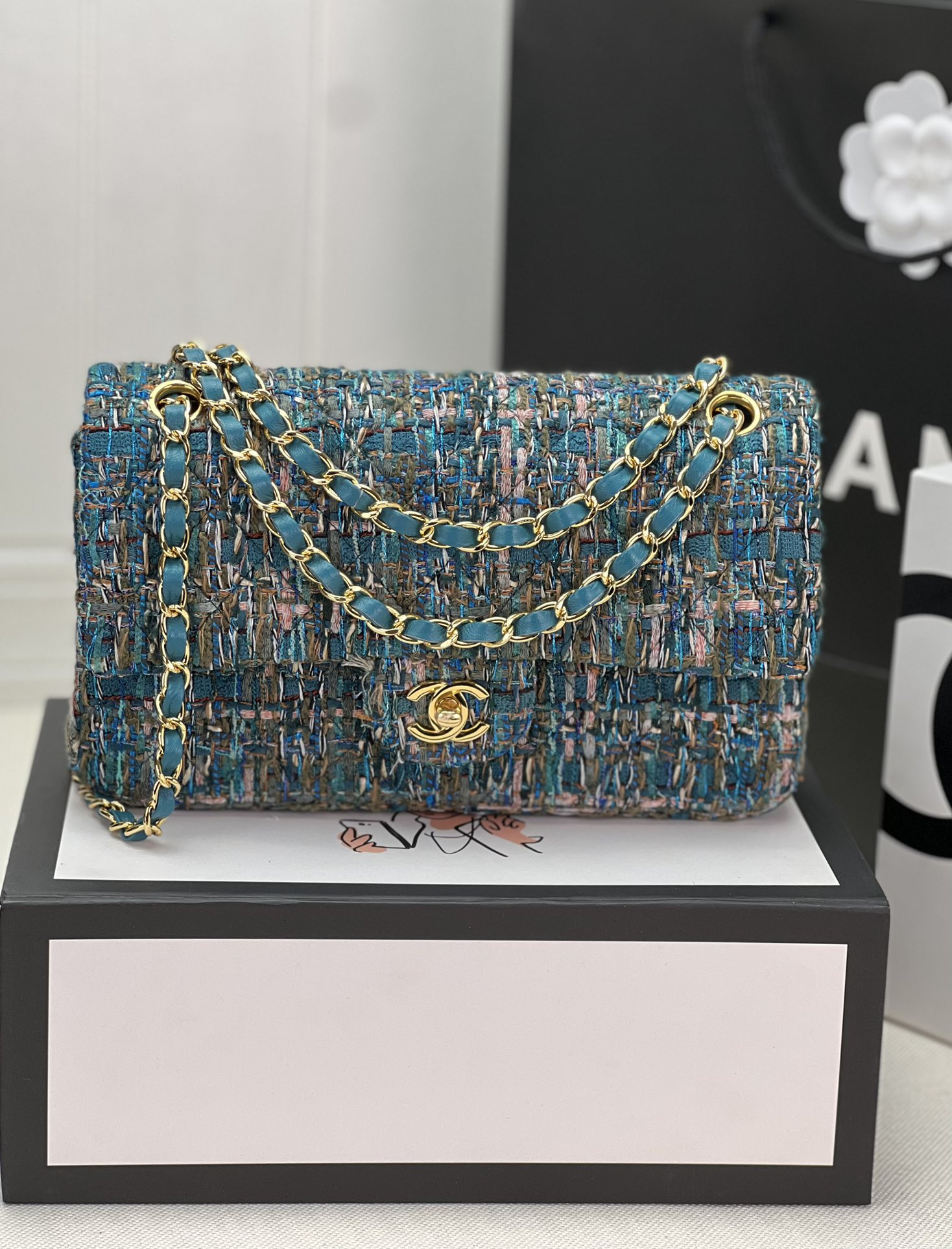 Ch**el CLASSIC 11.12 HANDBAG Tweed & Gold-Tone Metal   6 × 9.9 × 2.5 in