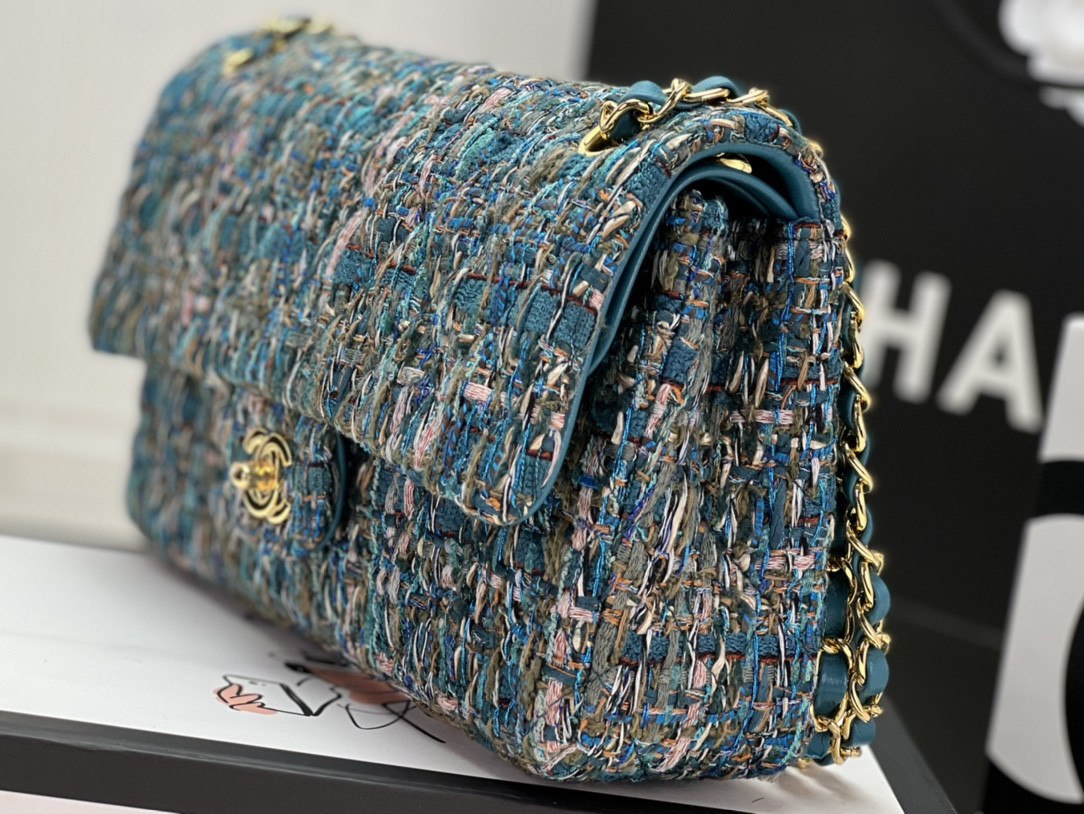 Ch**el CLASSIC 11.12 HANDBAG Tweed & Gold-Tone Metal   6 × 9.9 × 2.5 in