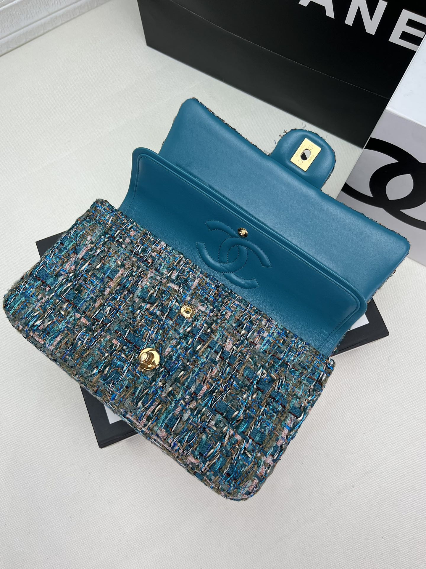 Ch**el CLASSIC 11.12 HANDBAG Tweed & Gold-Tone Metal   6 × 9.9 × 2.5 in