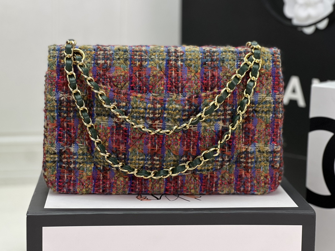 Ch**el CLASSIC 11.12 HANDBAG Tweed & Gold-Tone Metal   6 × 9.9 × 2.5 in