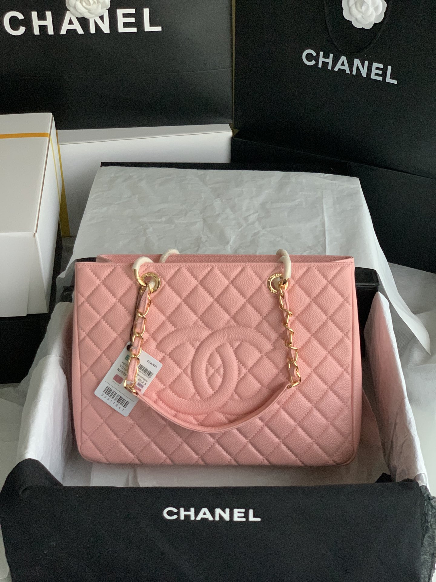 Ch**el GST CAVIAR LEATHER HARDWARE 24X33X13CM