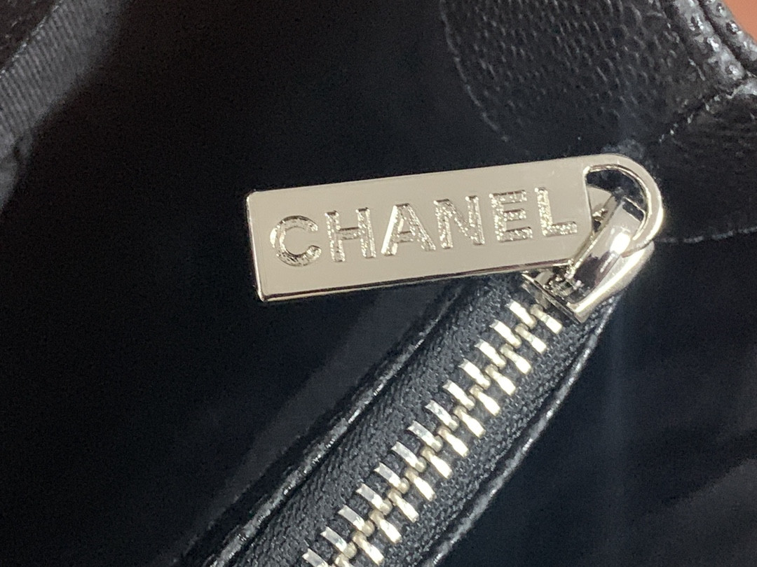 Ch**el GST CAVIAR LEATHER HARDWARE 24X33X13CM
