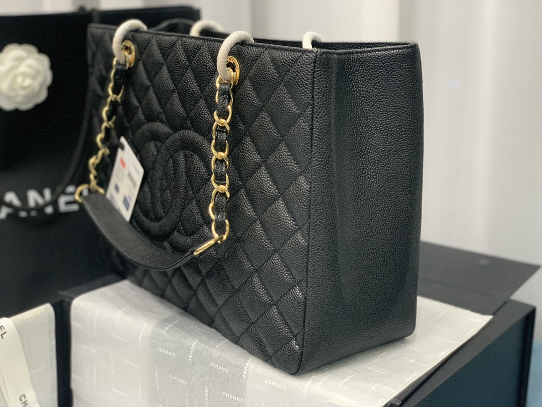 Ch**el GST CAVIAR LEATHER HARDWARE 24X33X13CM
