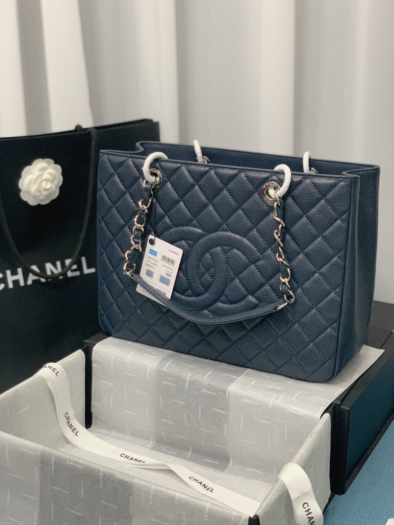 Ch**el GST CAVIAR LEATHER HARDWARE 24X33X13CM