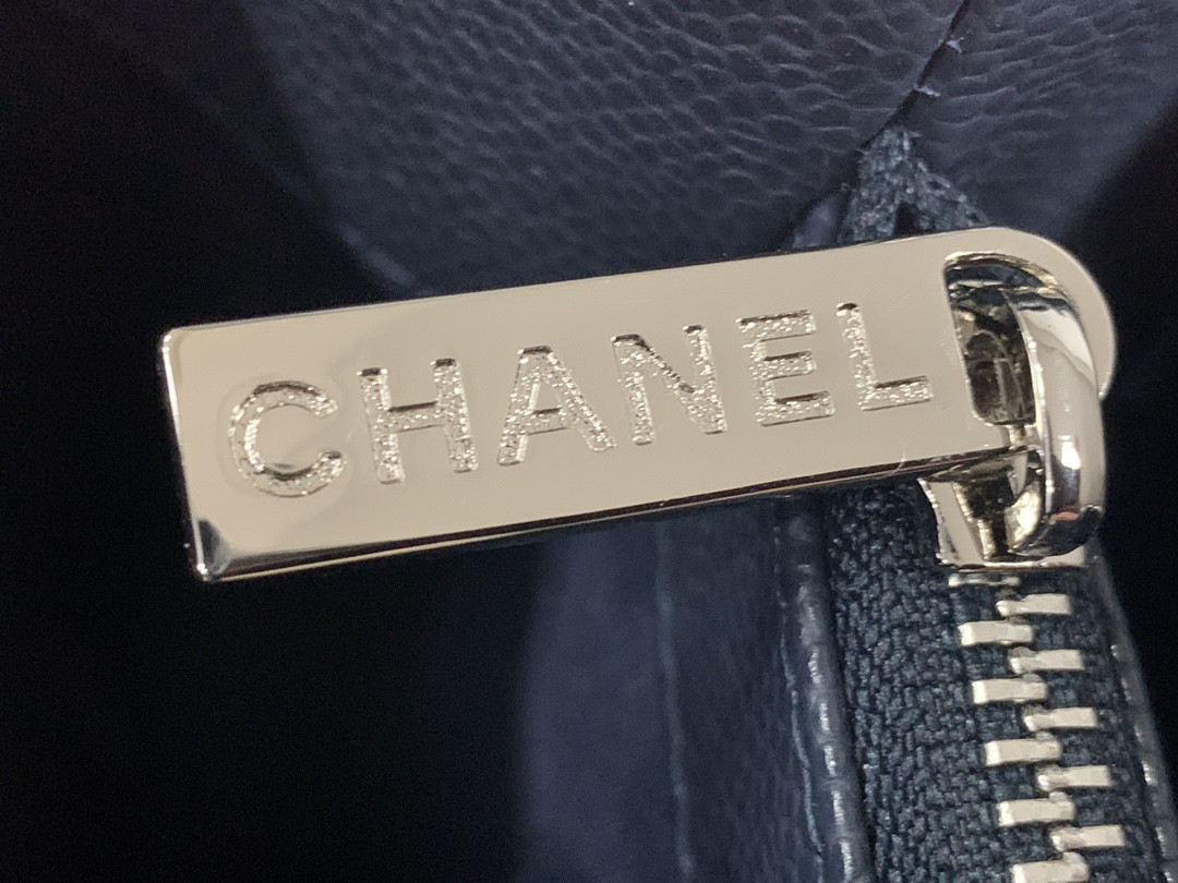 Ch**el GST CAVIAR LEATHER HARDWARE 24X33X13CM