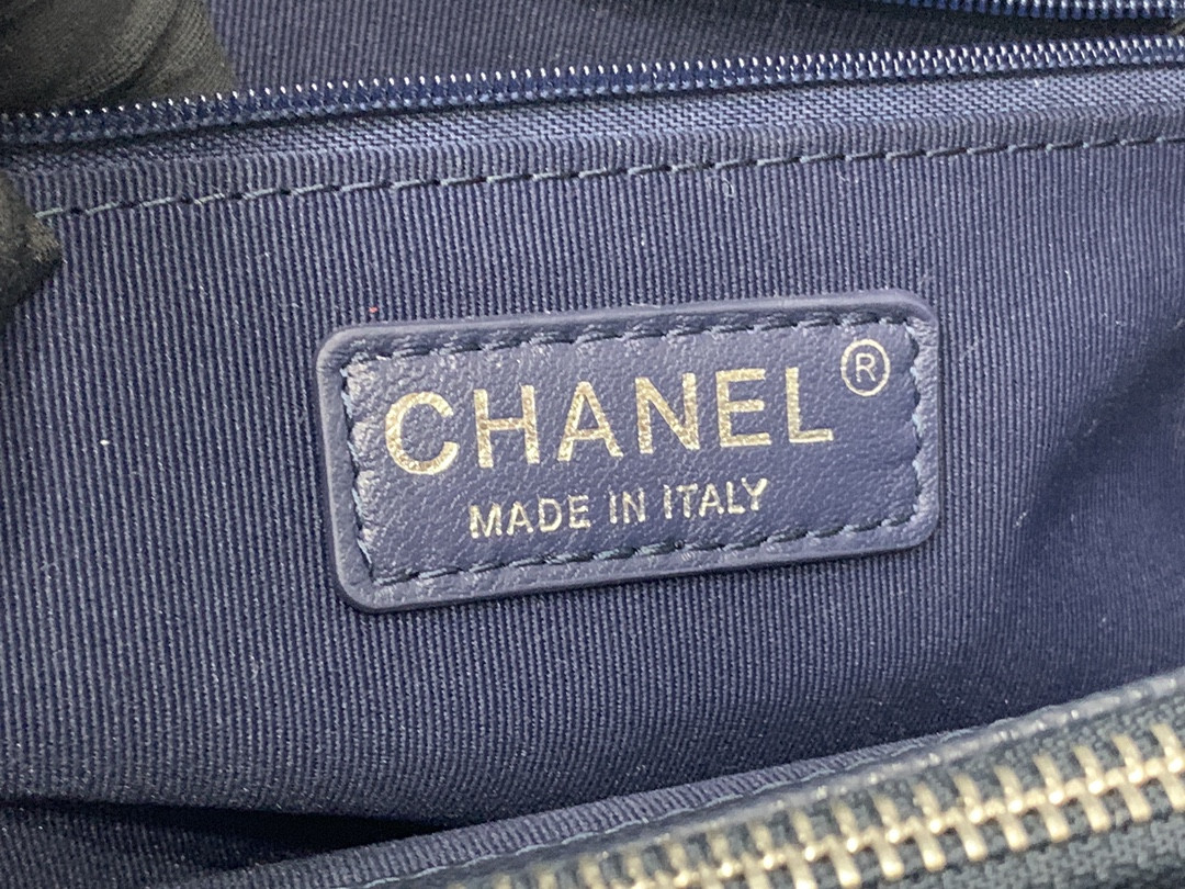 Ch**el GST CAVIAR LEATHER HARDWARE 24X33X13CM