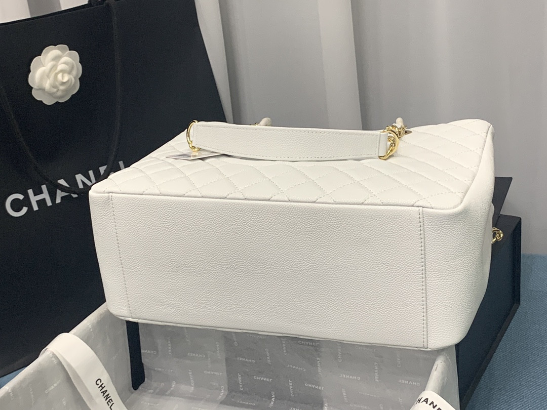 Ch**el GST CAVIAR LEATHER HARDWARE 24X33X13CM