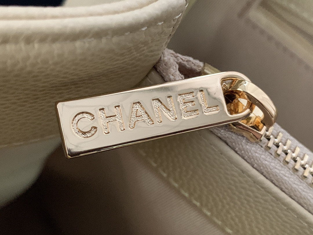 Ch**el GST CAVIAR LEATHER HARDWARE 24X33X13CM