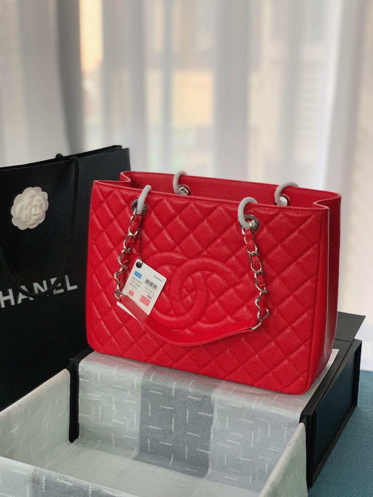 Ch**el GST CAVIAR LEATHER HARDWARE 24X33X13CM