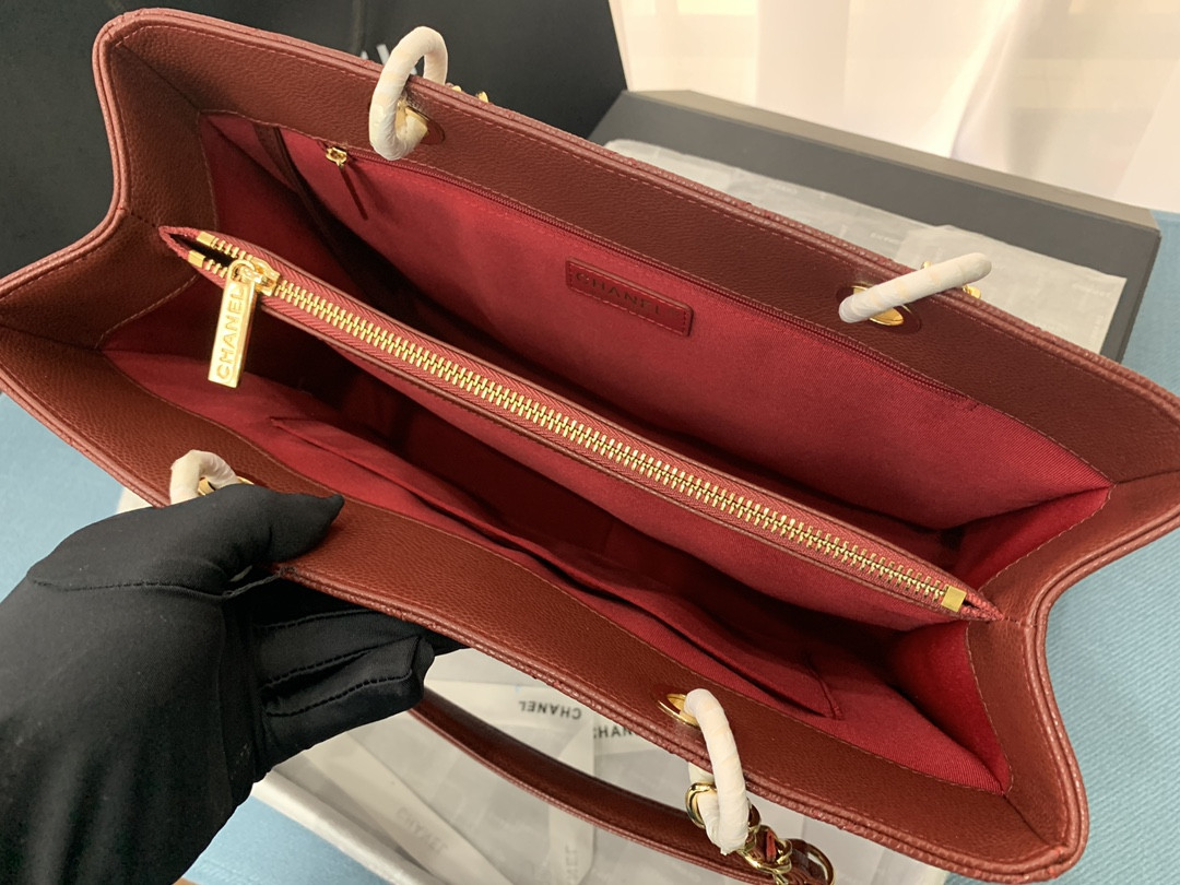 Ch**el GST CAVIAR LEATHER HARDWARE 24X33X13CM