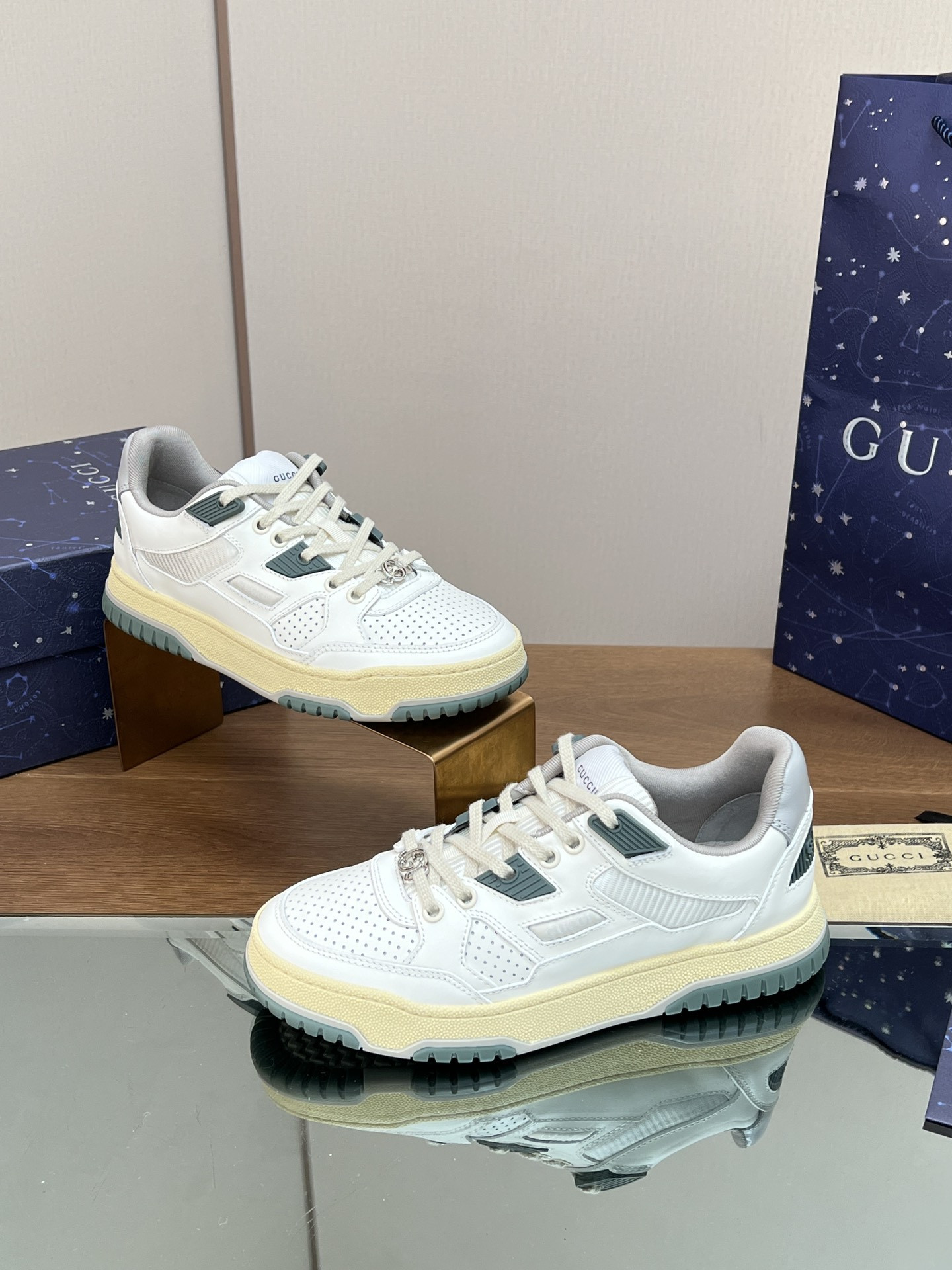 UA Gvc*1 Low-Top SNEAKER