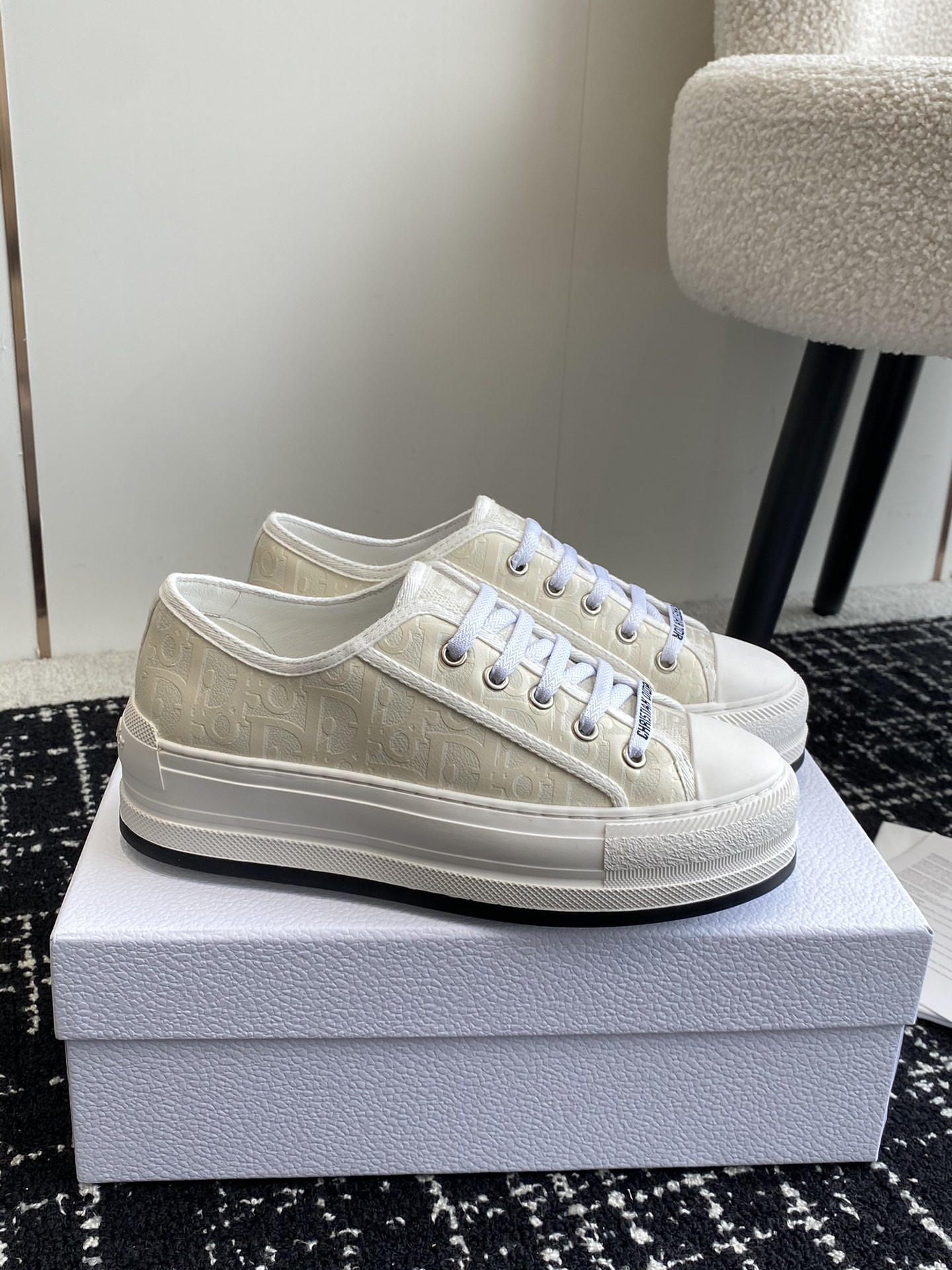 UA Walk'n'D10r Platform Sneaker