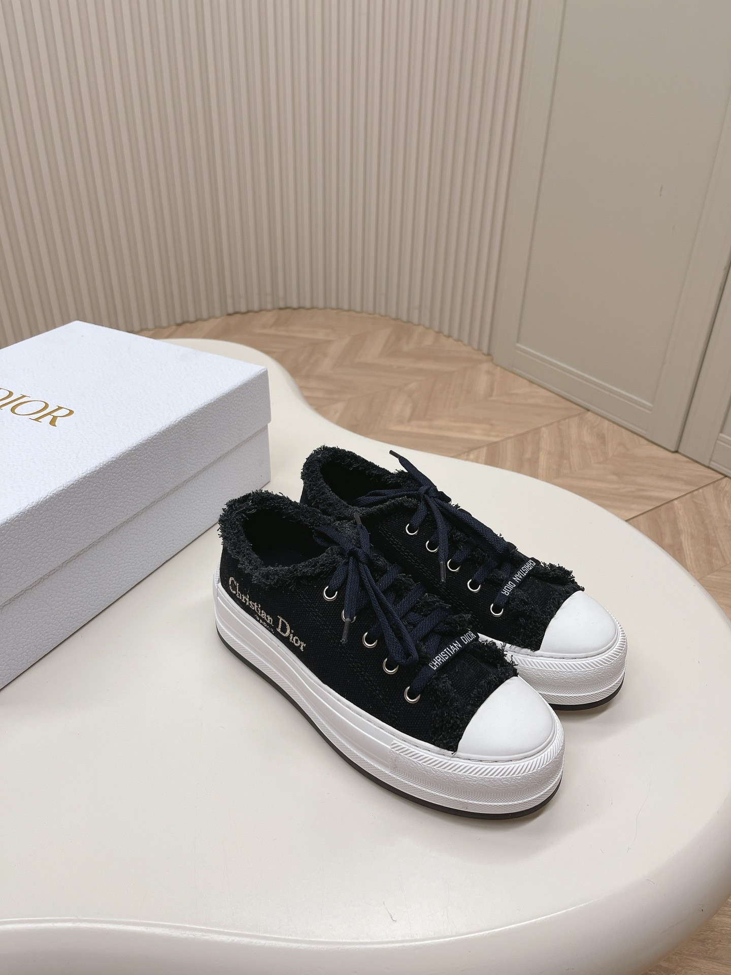 UA Walk'n'D10r Platform Sneaker