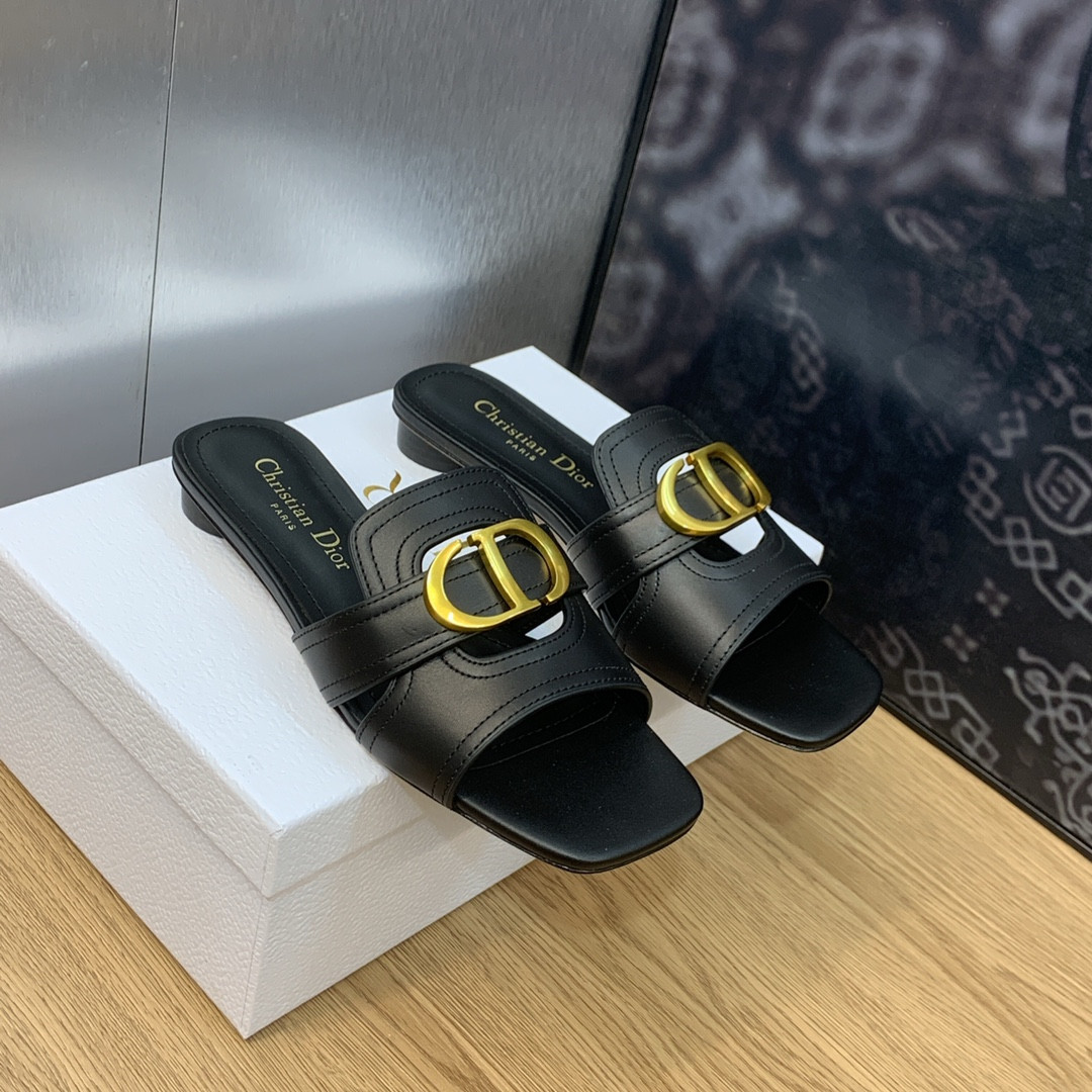 UA D10r 30 Montaigne Slide