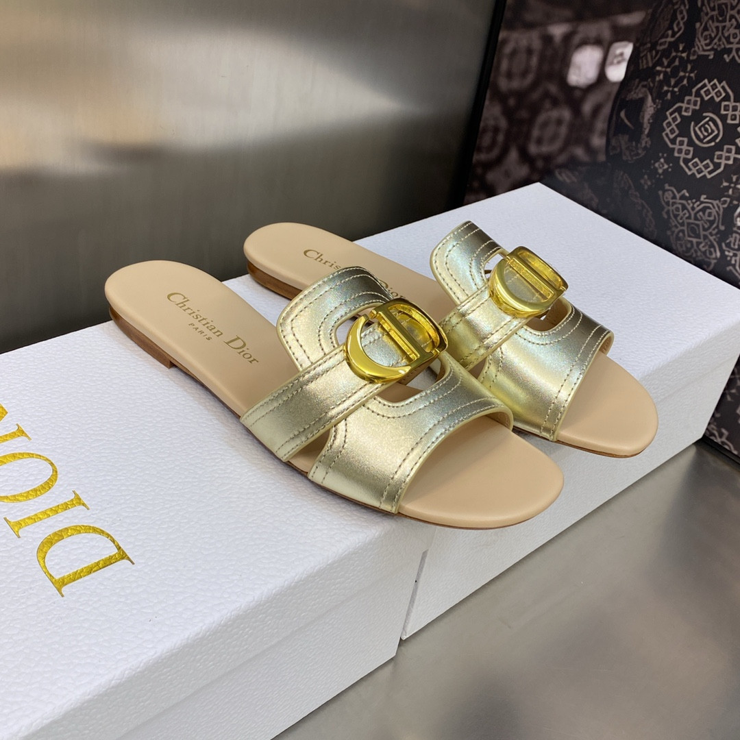 UA D10r 30 Montaigne Slide