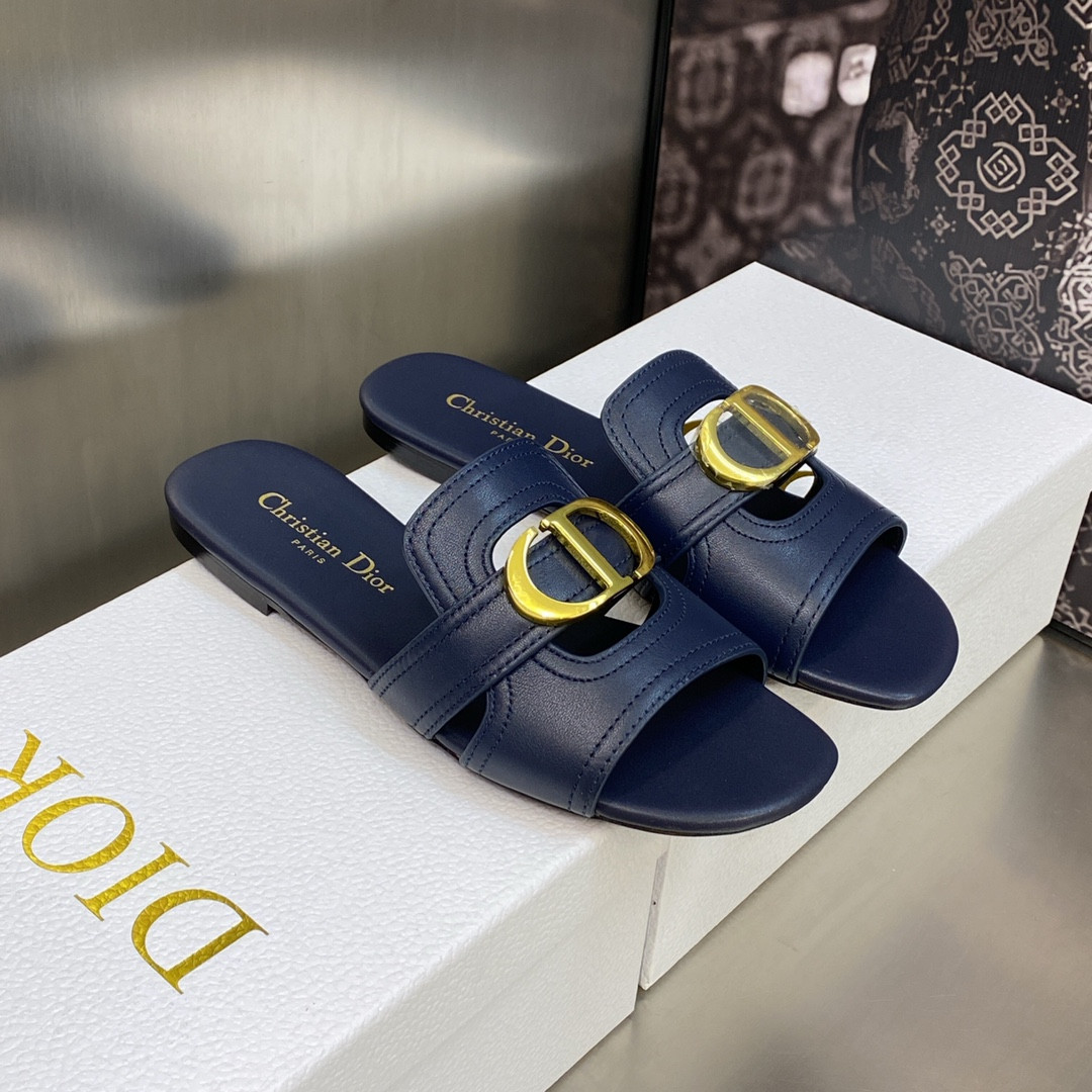 UA D10r 30 Montaigne Slide
