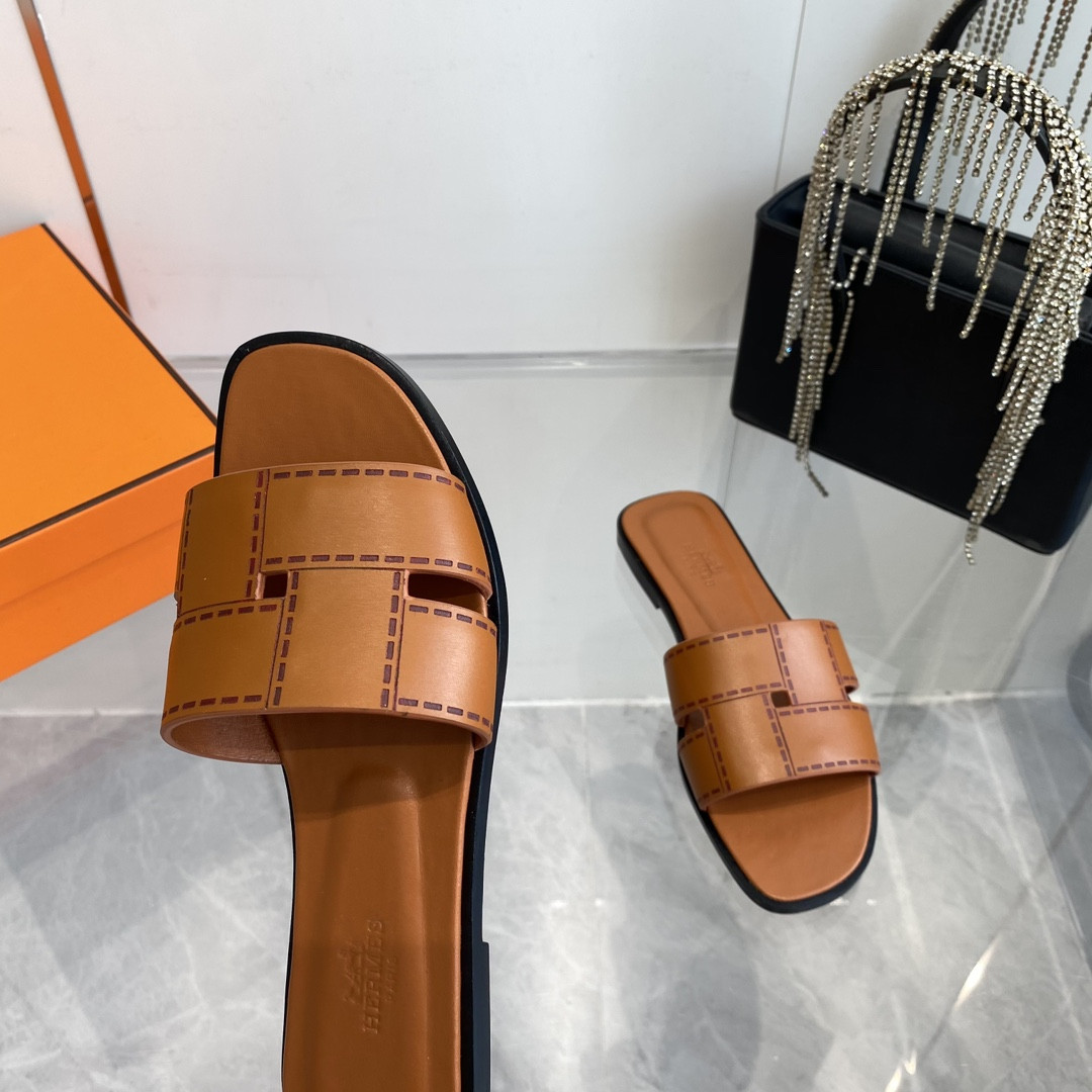 UA H**me5 Idioma sandal