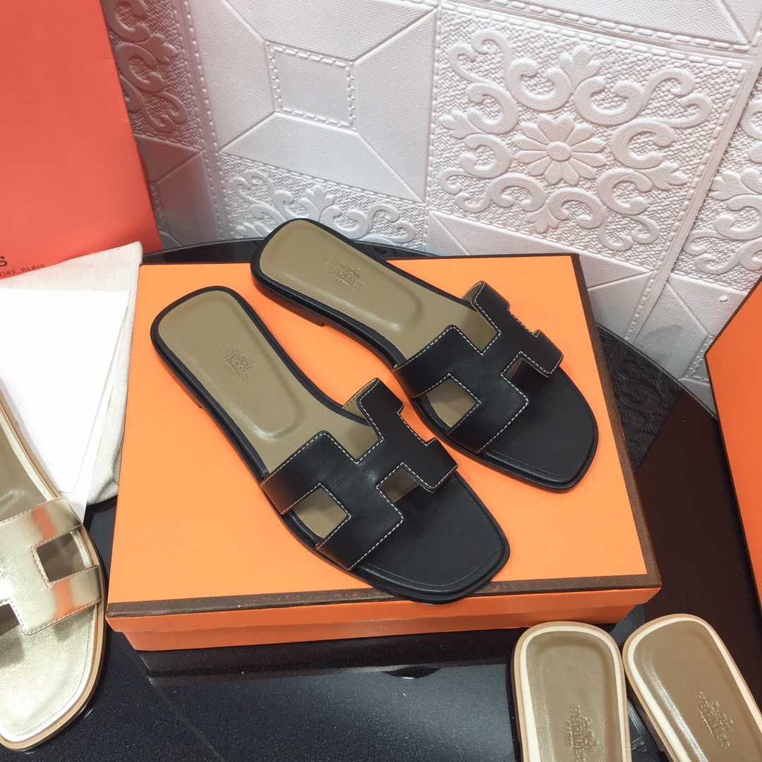 UA H**me5 Oran sandal