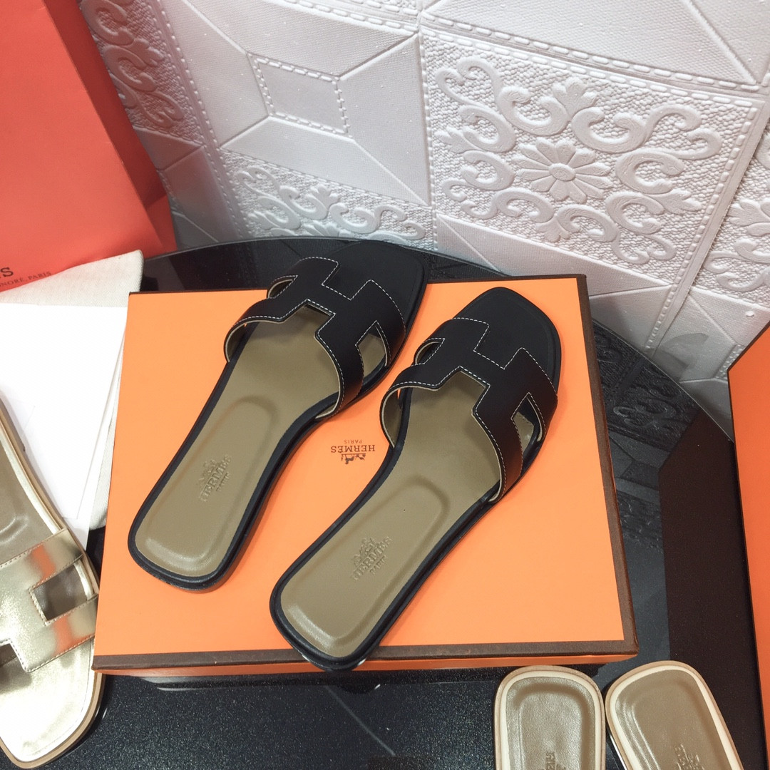 UA H**me5 Oran sandal