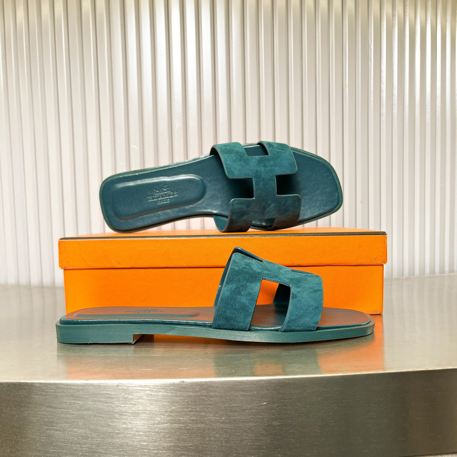 UA H**me5 Oran sandal