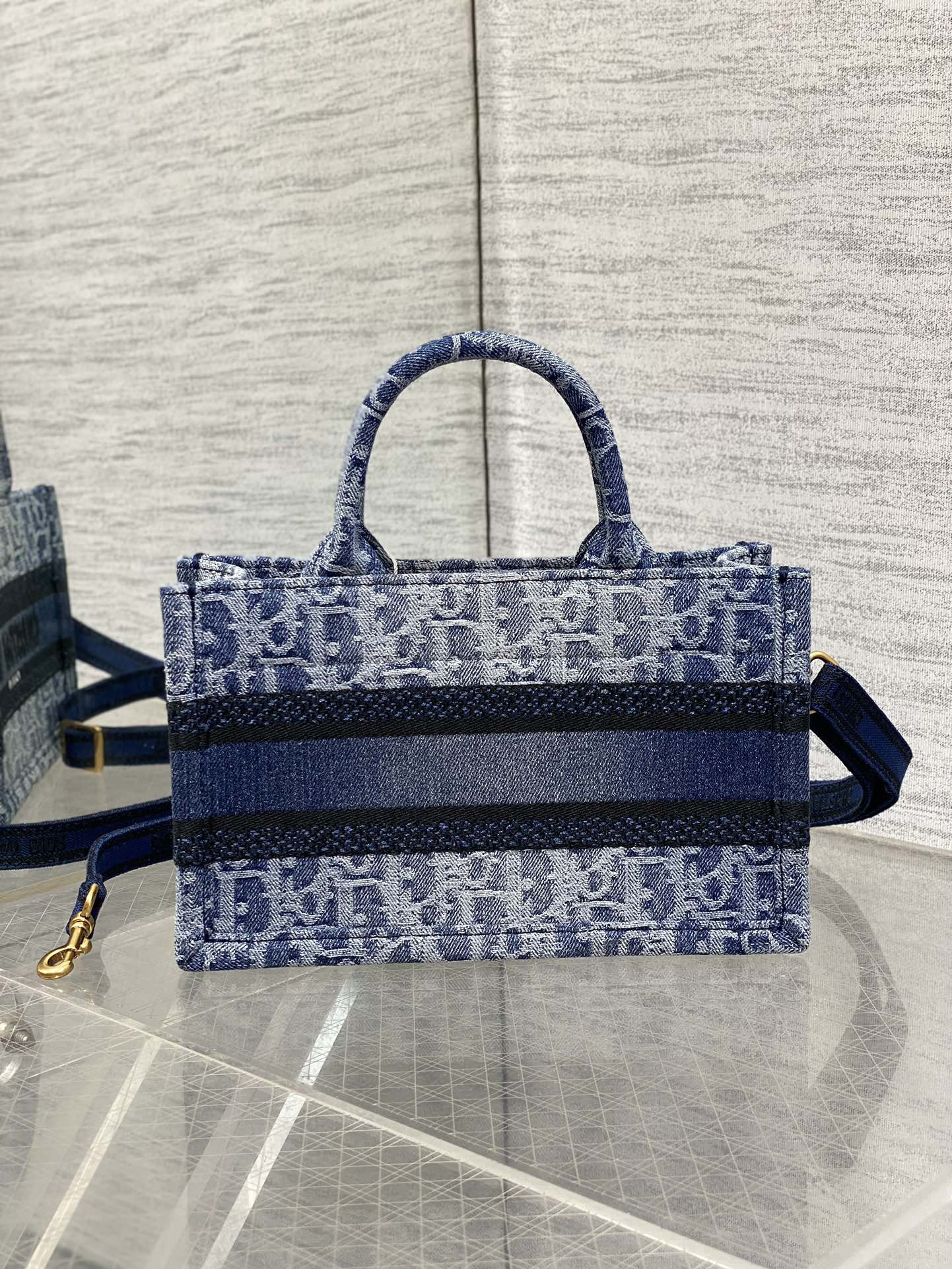 mini d10r book tote blue De*1m d10r oblique jacquard 21.5 x 13 x 7.5 cm